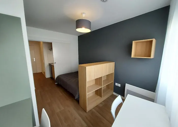 アパートホテル Nemea Student Arena 3*